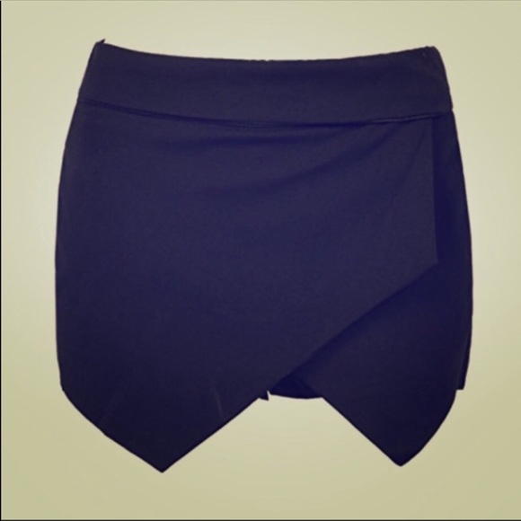 (✨ 3 for $15) Black Assymetric Skort with Back Zip - Picture 1 of 5
